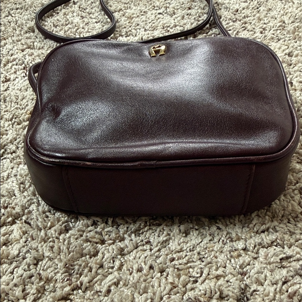 Vintage 90’s Etienne Aigner Leather Crossbody Mini Camera Bag - Picture 3 of 9